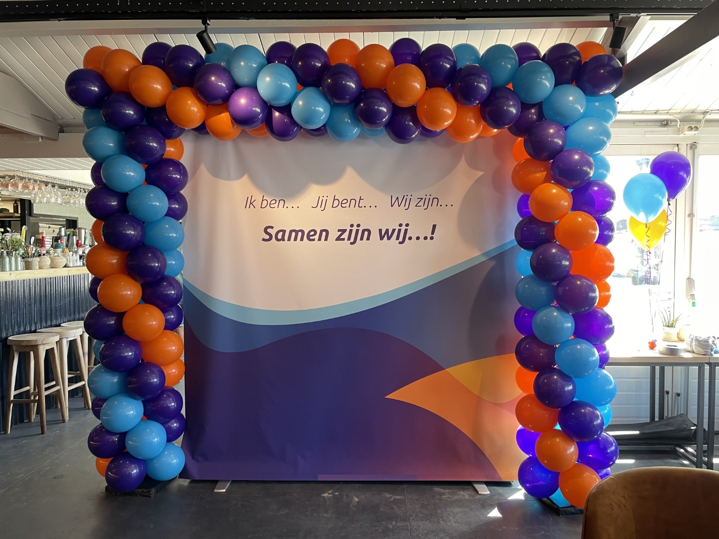 Een vierkante ballonnenboog op maat, afmetingen in overleg aan te passen.