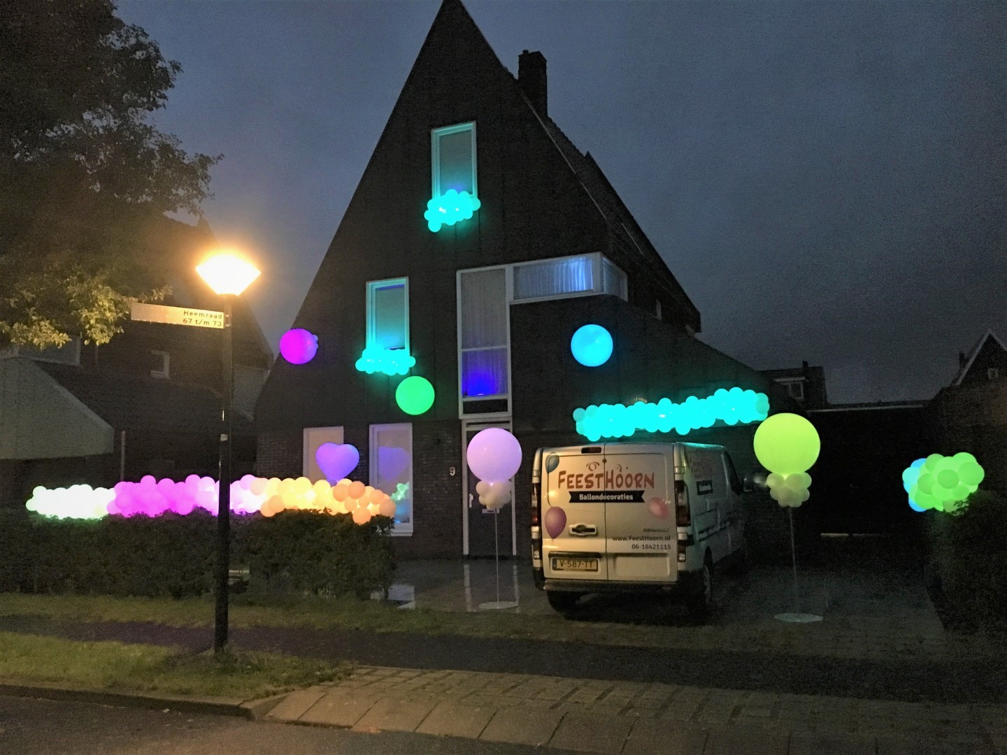 Verlichte ballonnen. Witte ballonnen voorzien van LED verlichting. In verschillende kleuren licht in te stellen.