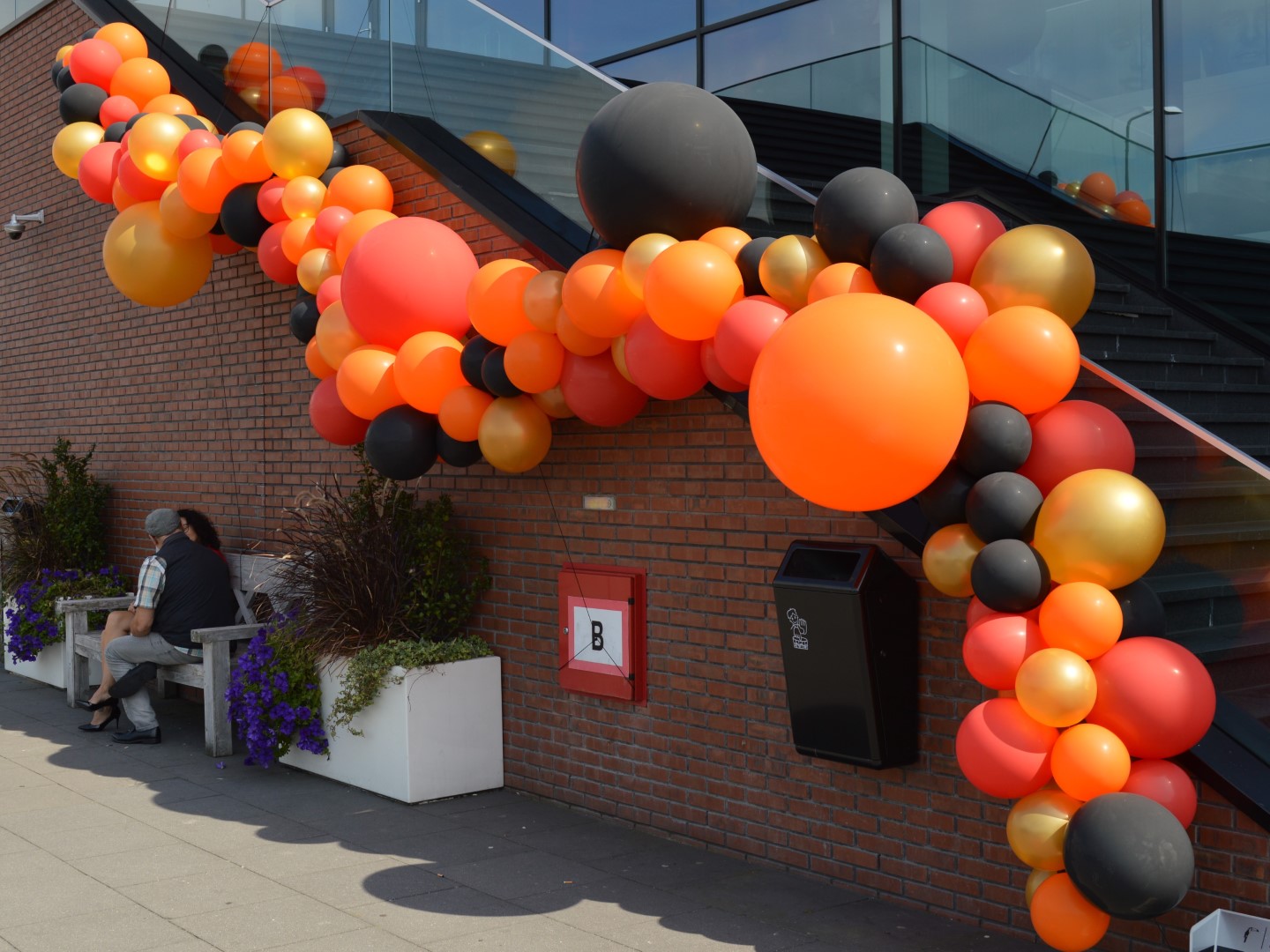 Organische Guirlande. Slinger van organisch samengestelde ballonnen. Kleursamenstelling kan in overleg naar uw wensen worden aangepast.