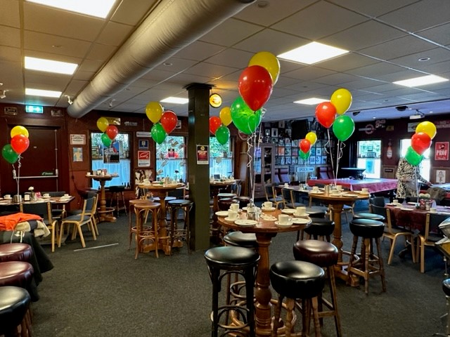 Sta-tafelboeketten om een locatie mee aan te kleden