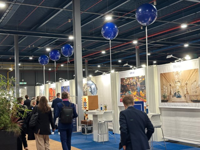 Grote bedrukte heliumballonnen voor Minor hotels group tijdens de banenmarkt in de jaarbeurs